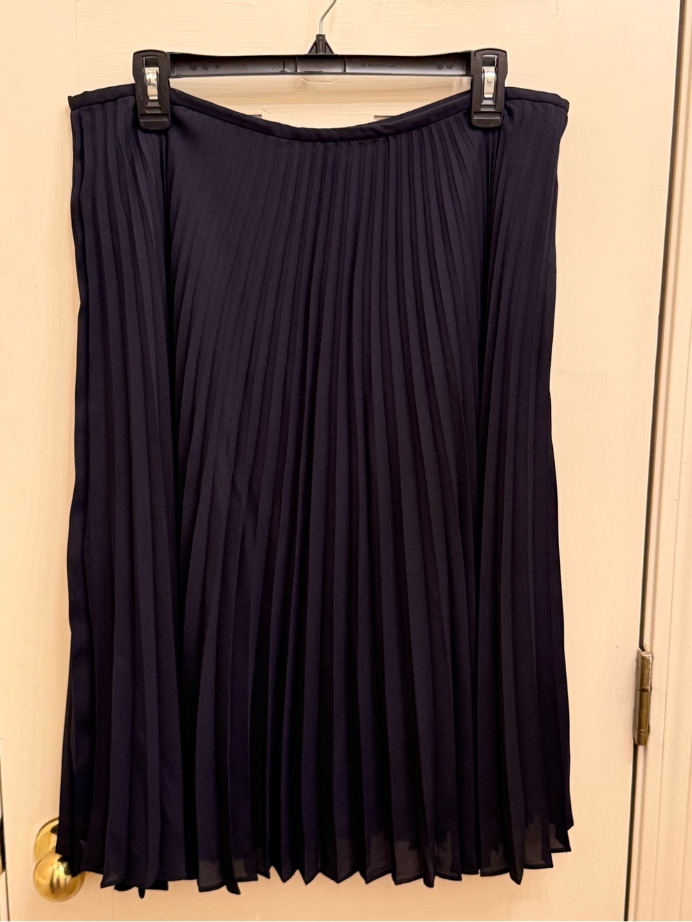 Dana Buchman Size 16 Black Pleated Midi Skirt